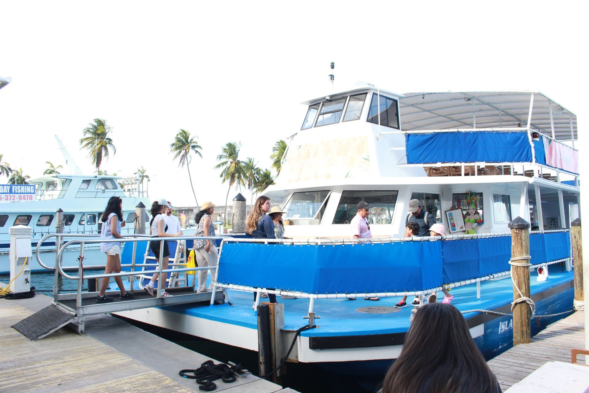 Miami Boat tour daily Schedule departure from Bayside Marketplace 