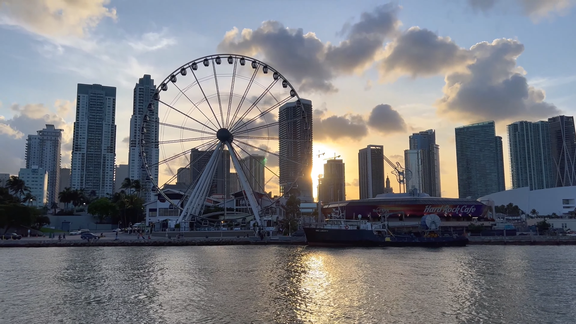 Miami Skyline Boat tour