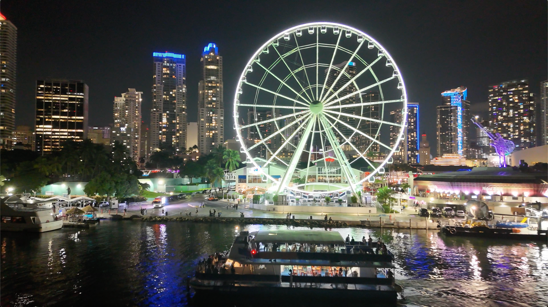 Bayride tours cruise at night 