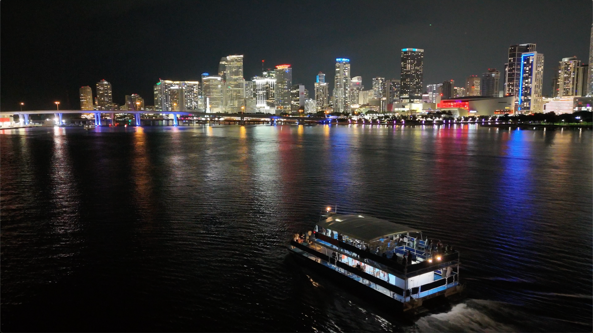 Bayride tour at night