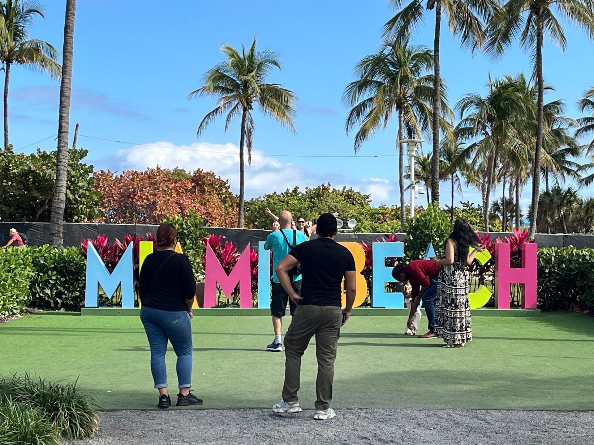 Small-group bus experience in Miami
