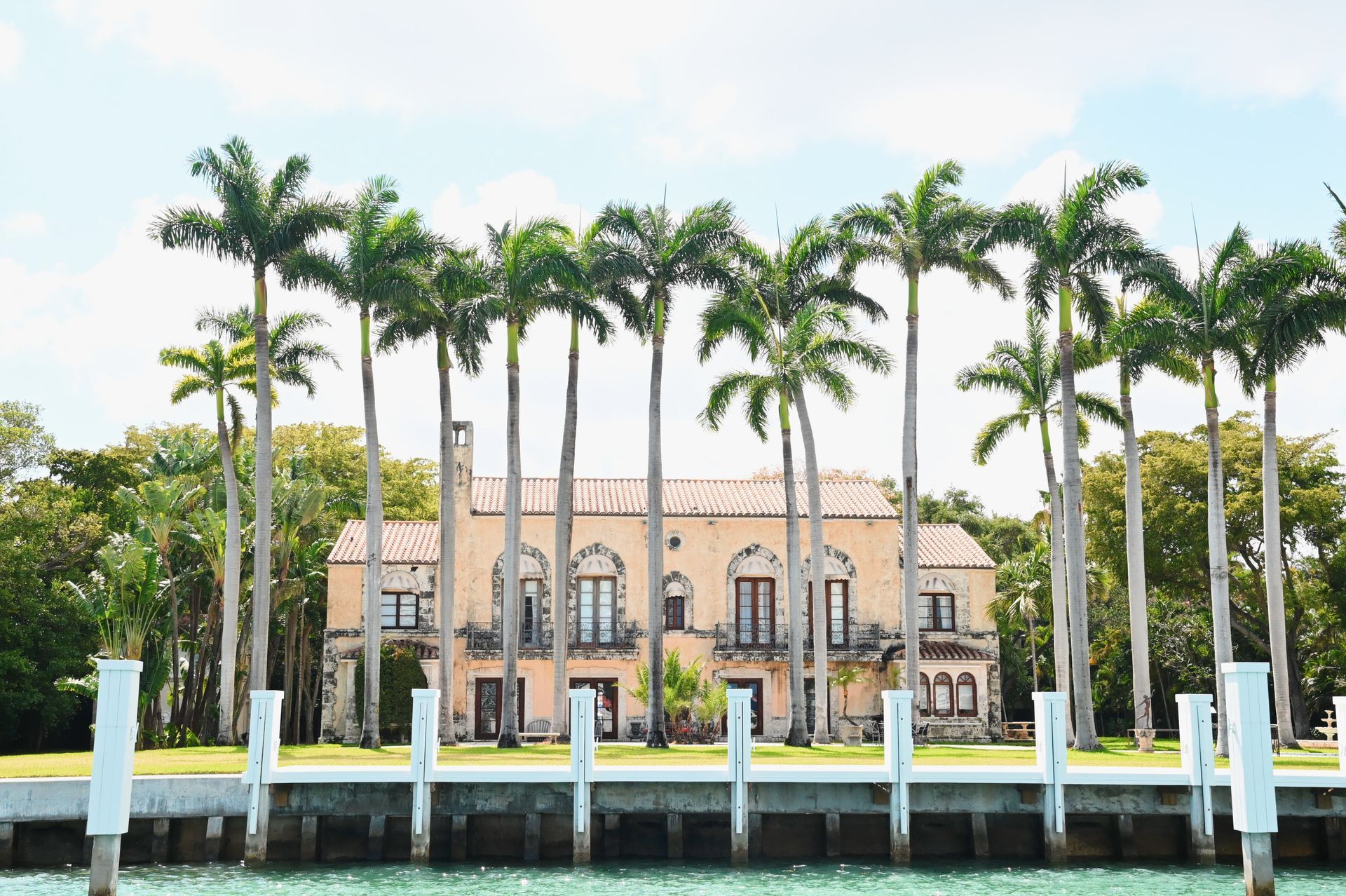 Celebrity Mansions on the islands seen on the Biscayne Bay cruise