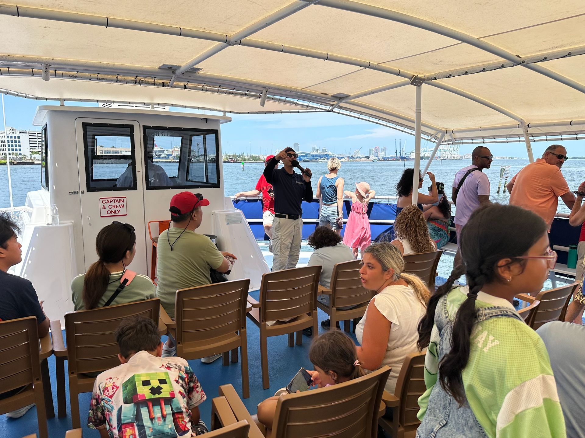 Best Boat Tour in Miami with the best Tour Guides, Miami Skyline Boat