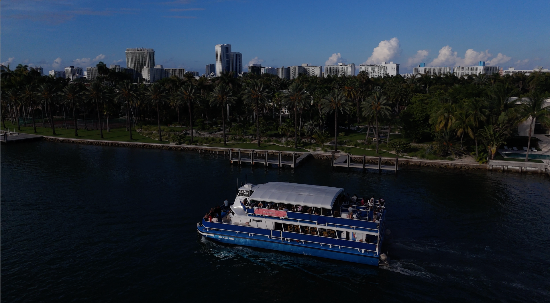 the Island Time Boat Cruise, cruising by Star island Celebrity Mansions