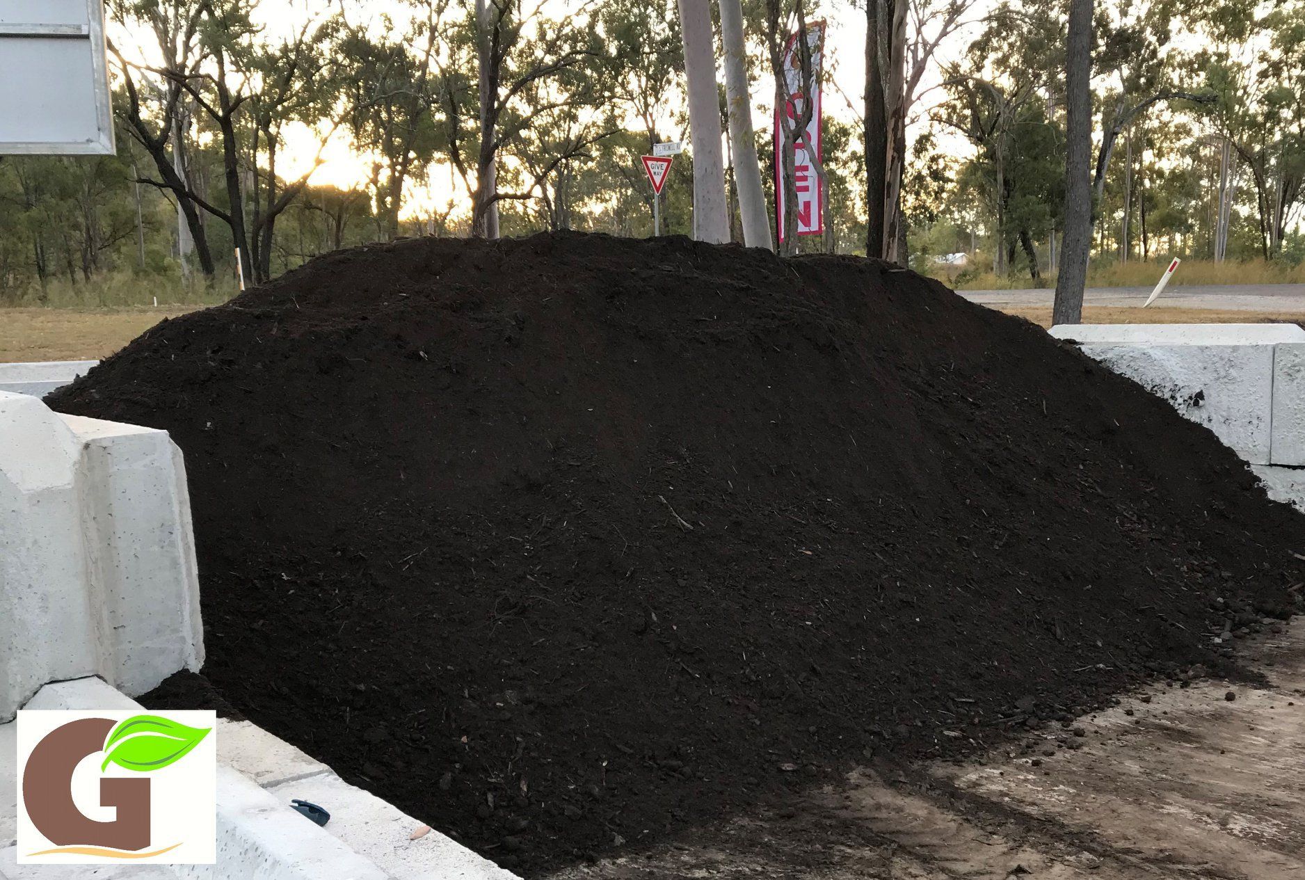 Close-Up of Dark Brown Mulch with Various Sized Pieces and Lighter Colored Wood — Gladstone Garden & Landscaping Supplies In Burua, QLD