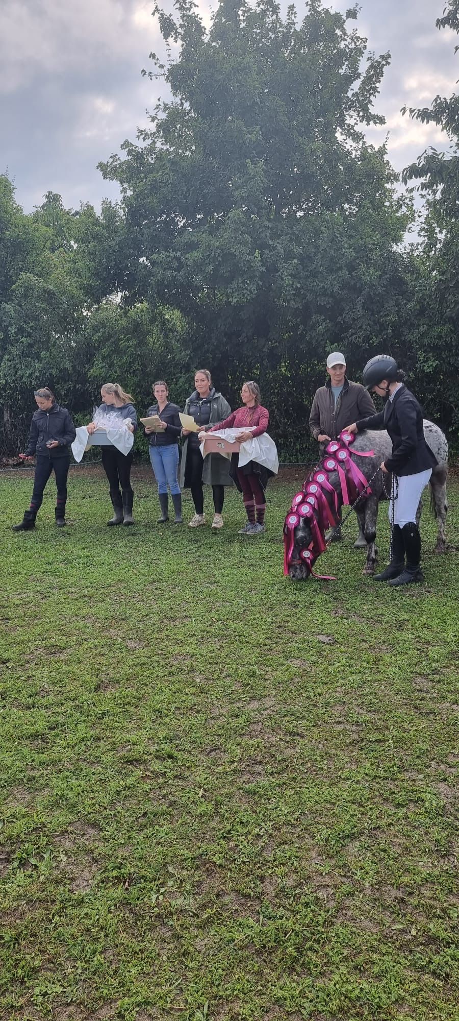 Cluturnier am Reiterhofe mit Menschen