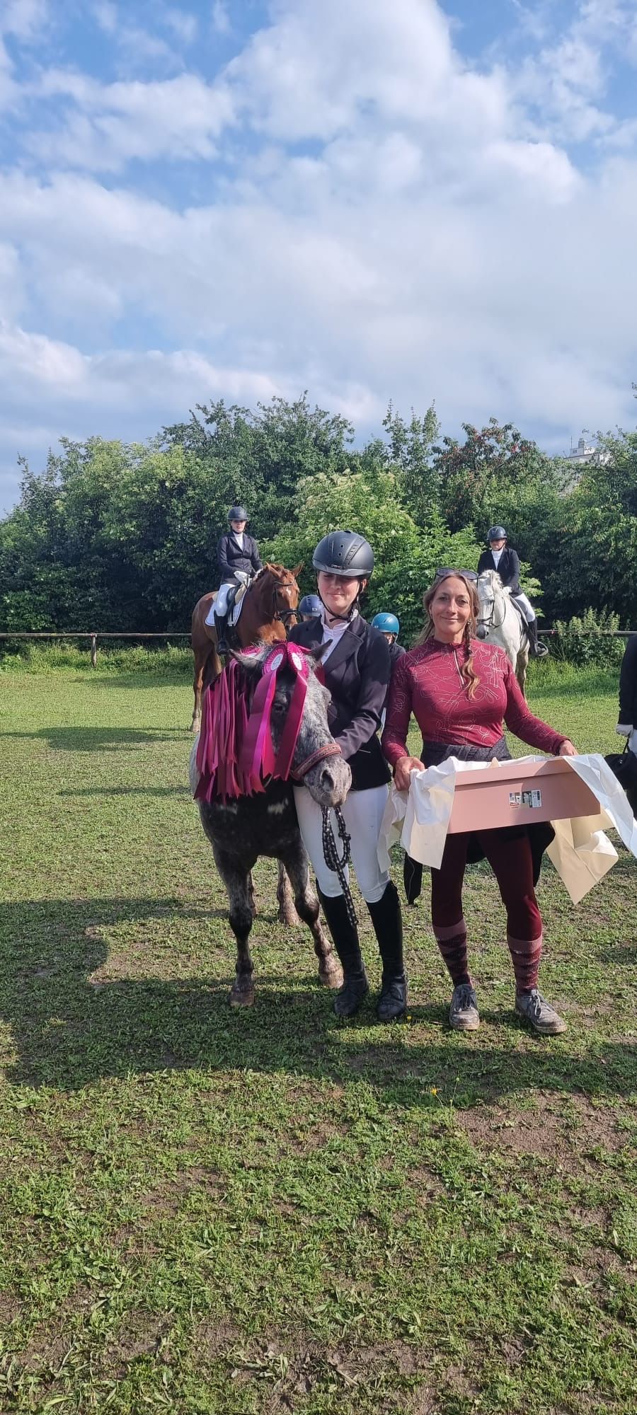 Cluturnier am Reiterhofe mit Menschen