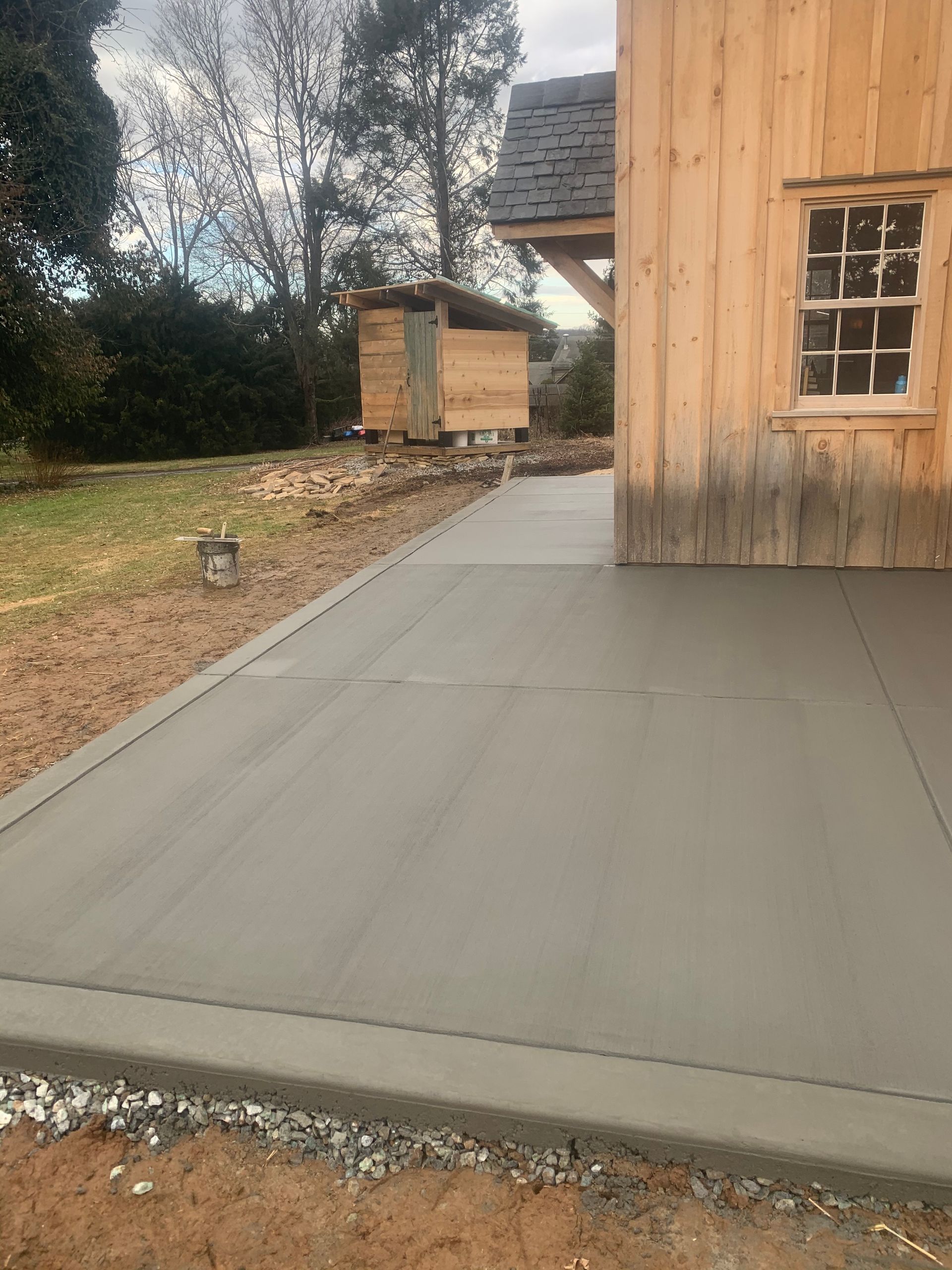 Concrete patio with border installed in rising sun, MD
