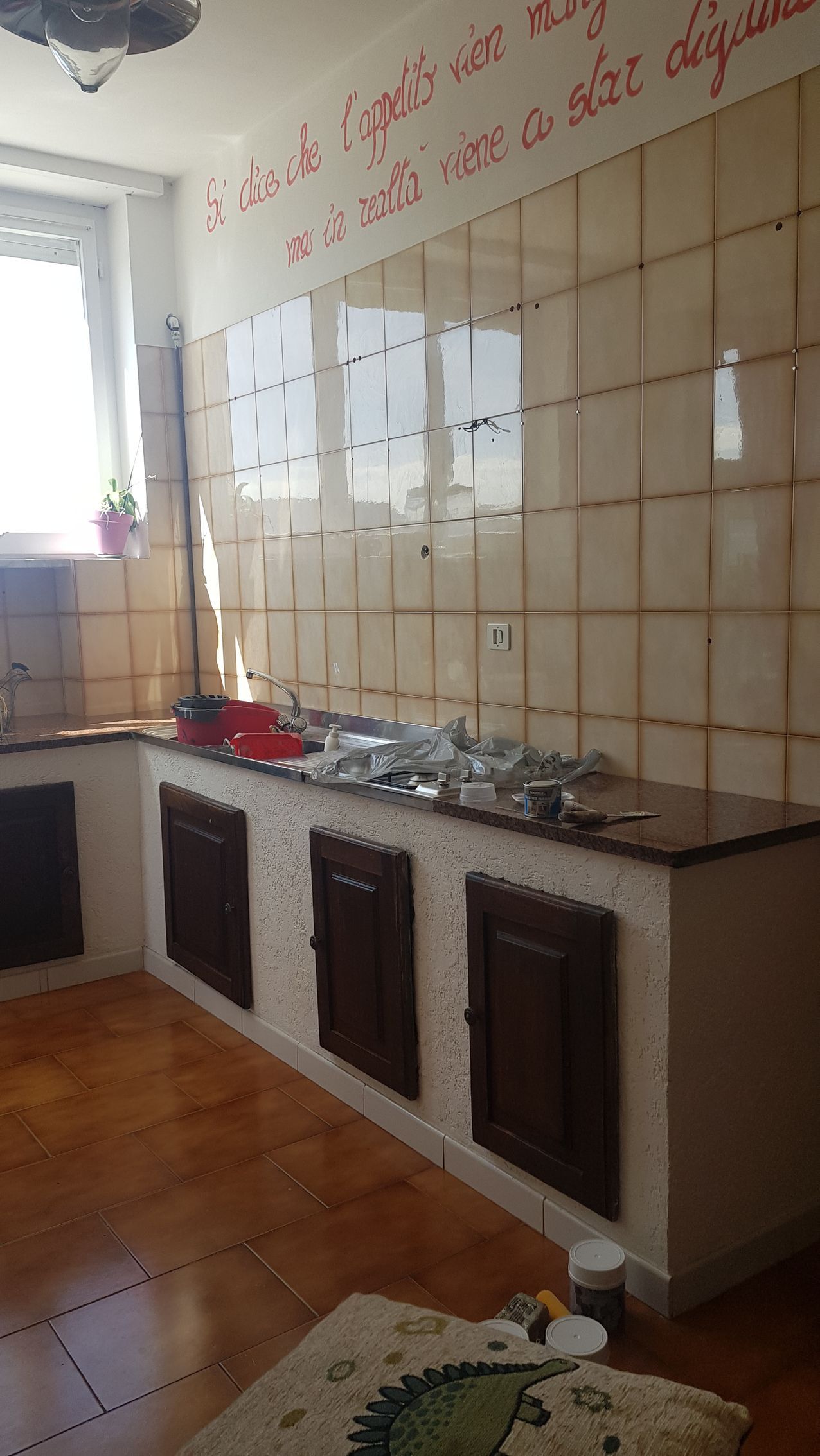 cucina prima di essere riverniciata