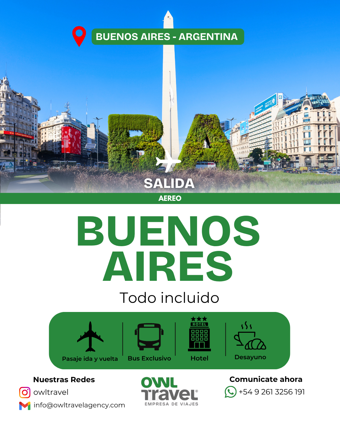 Un puente sobre un cuerpo de agua con una ciudad al fondo al atardecer.