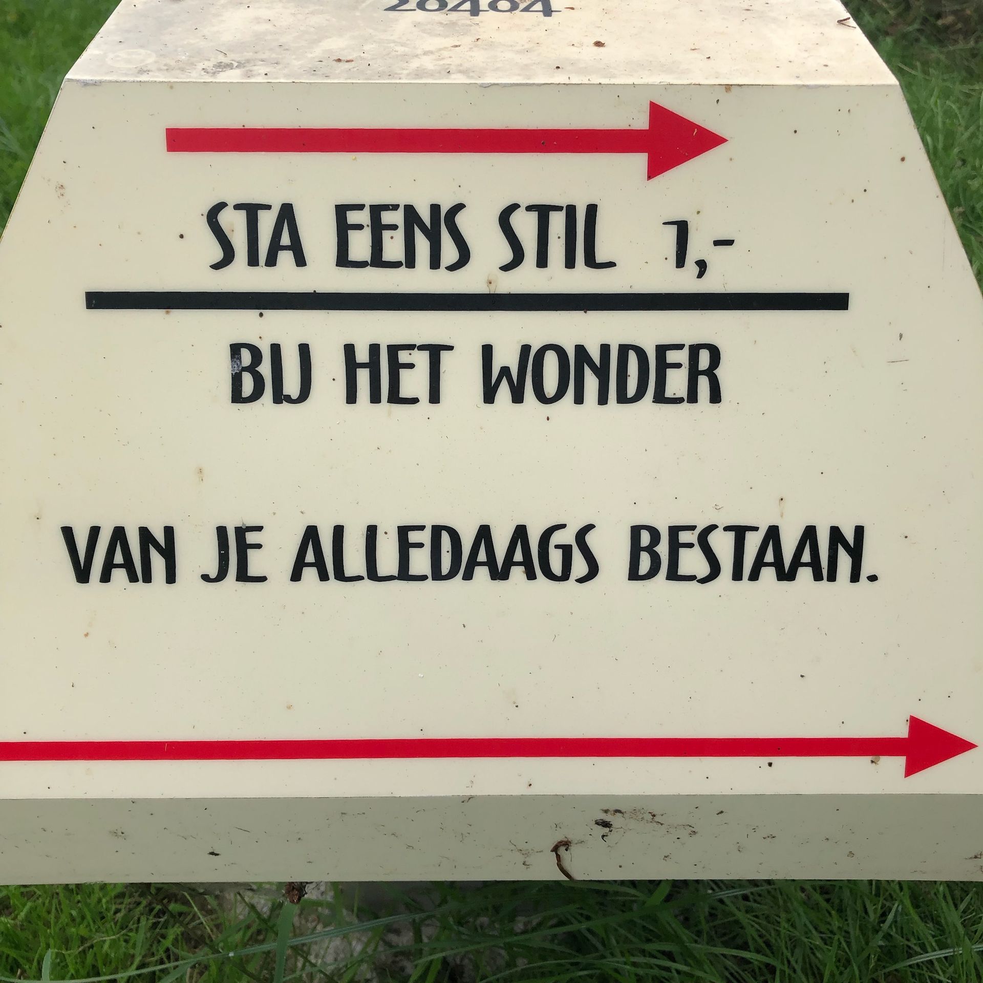 LS' 2004, Sta eens stil, ANWB paddestoel met gedicht van Linda Schregardus.