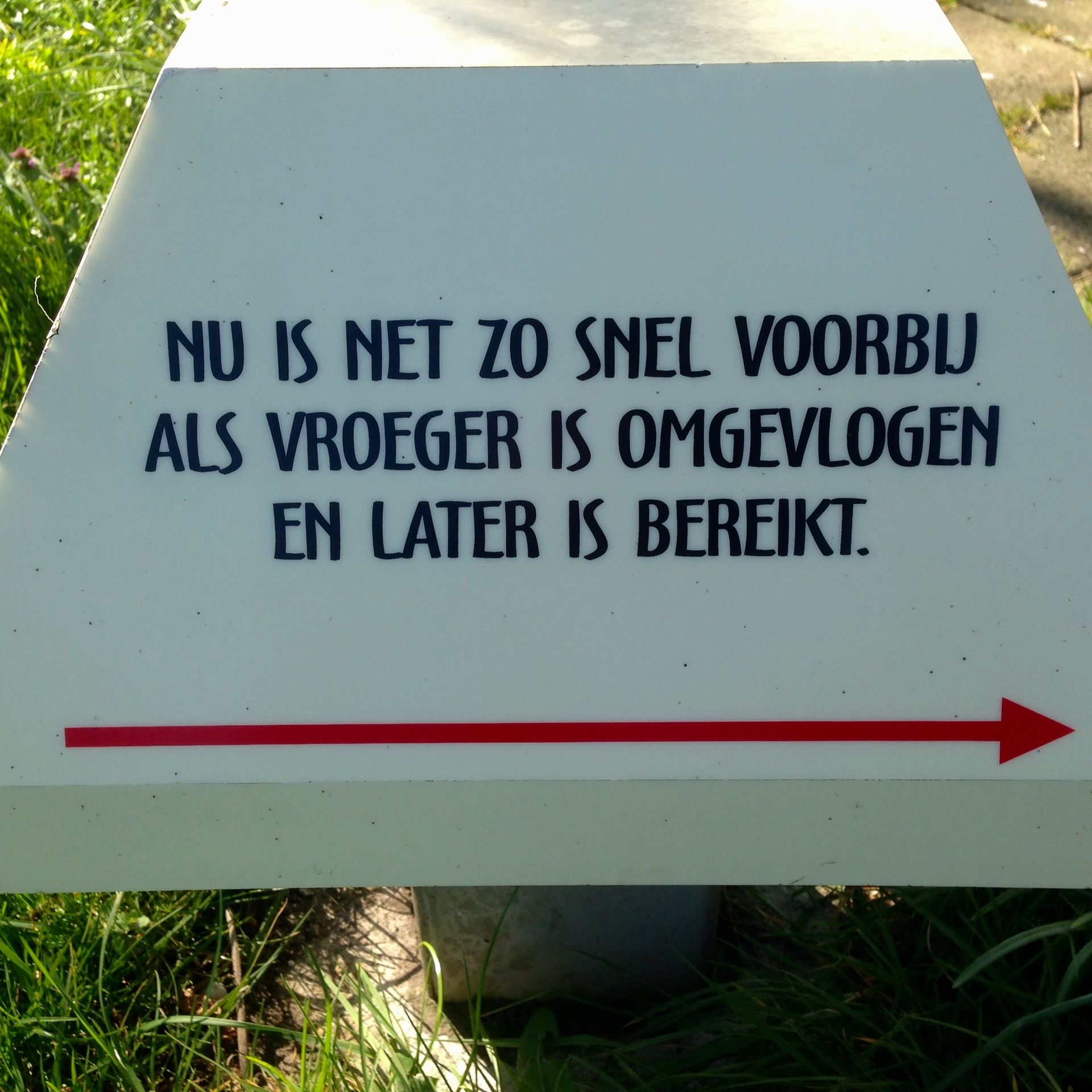 LS'2004, Sta eens stil, ANWB paddestoel met gedicht van Linda Schregardus.