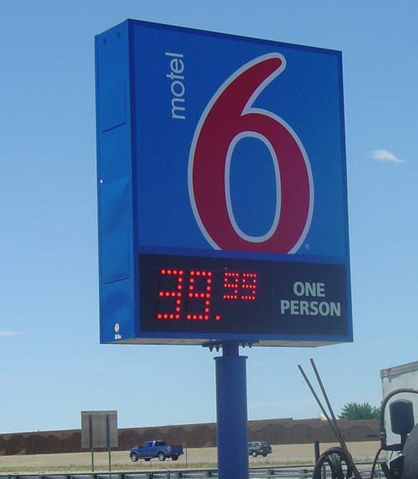 Motel 6 - Sign installation in Albuquerque, NM
