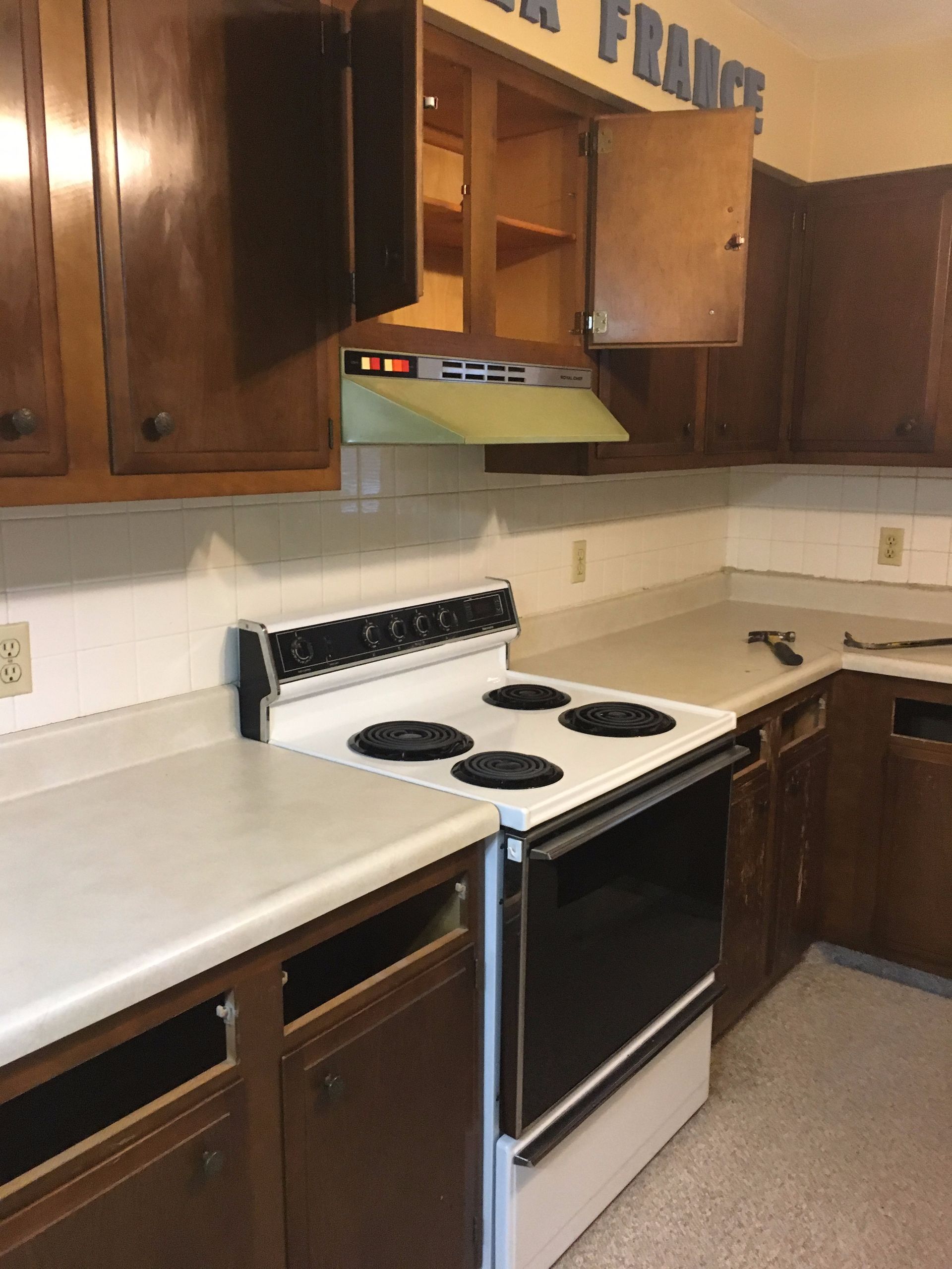 A kitchen with the word france on the wall above the stove