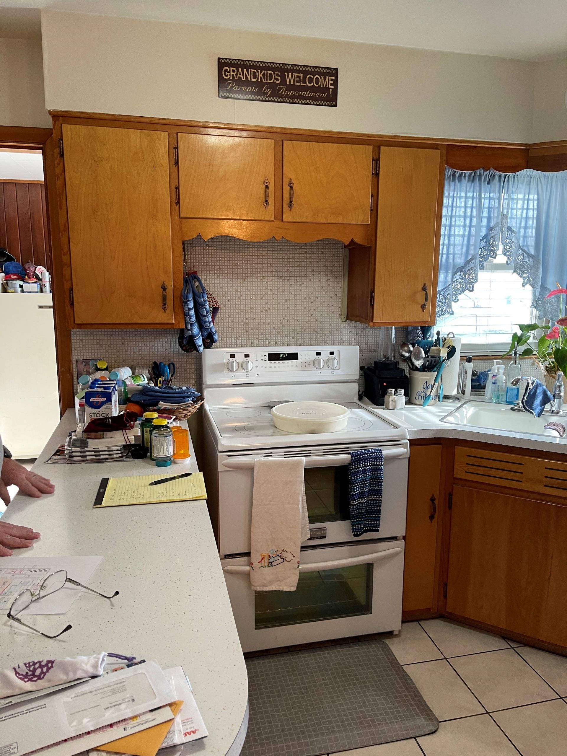 A kitchen with a sign above the stove that says 