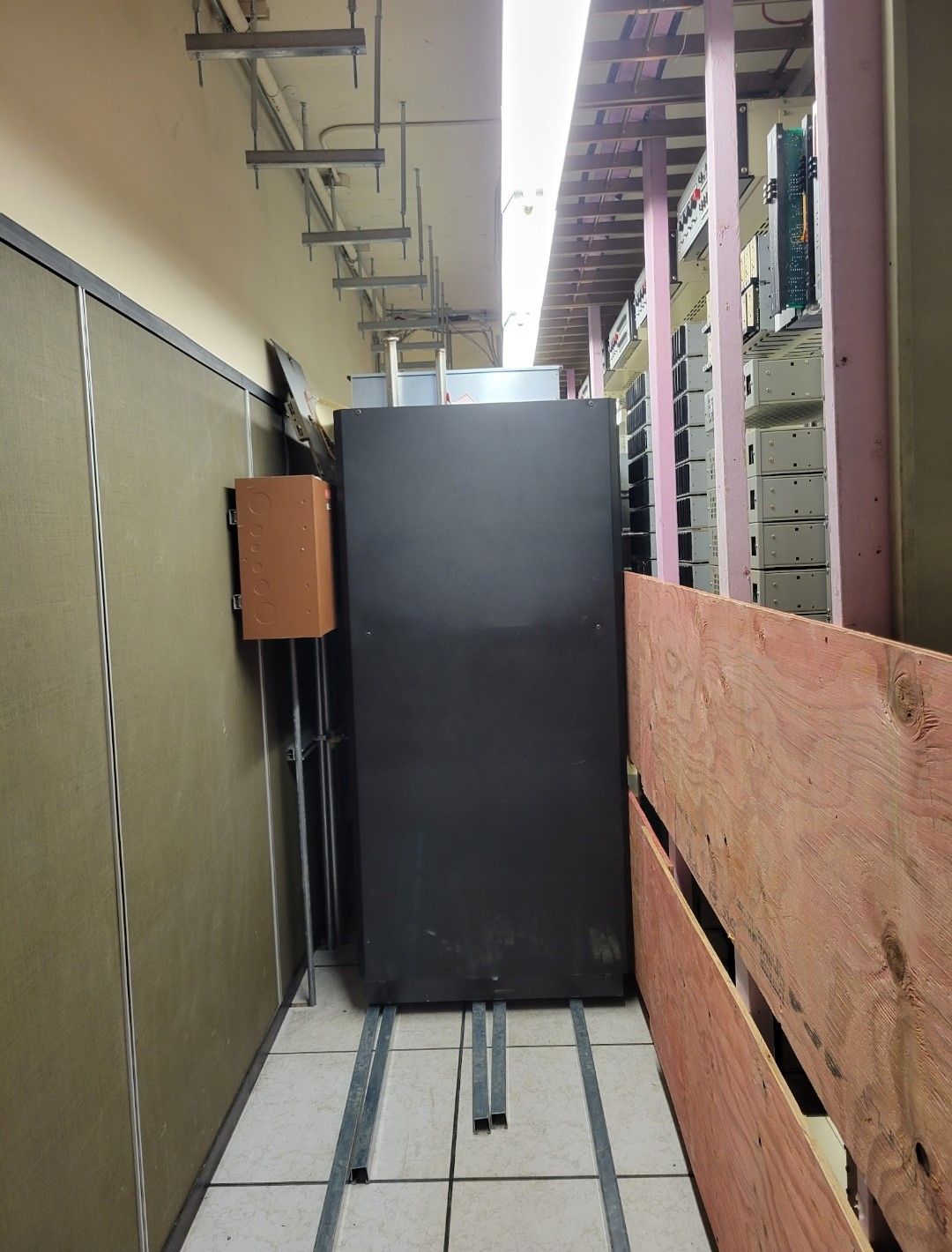 CRAC Re n RE from R22 to CO2 Routing Unit to final location| Tier 5 Sytems