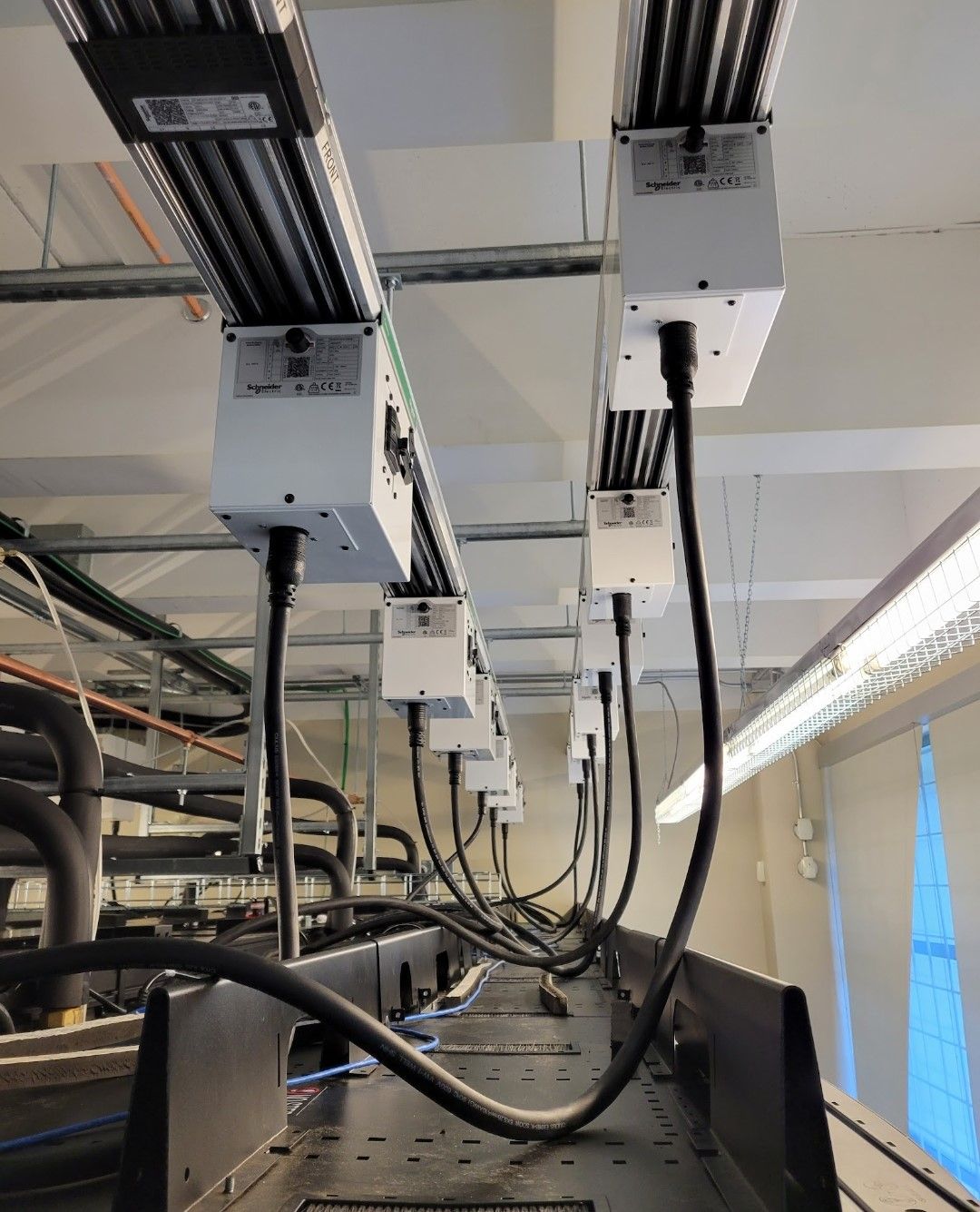 Schnieder + power+bus|Tier5Systems