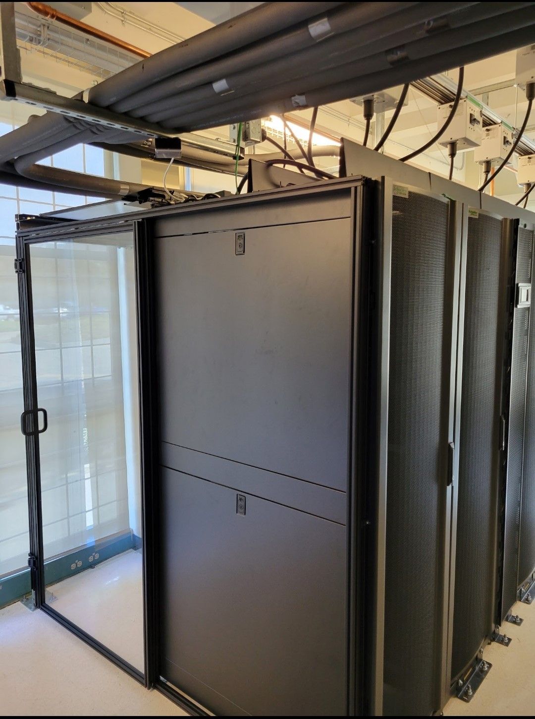 Single Aisle with In-Row Cooling | Tier 5 Systems