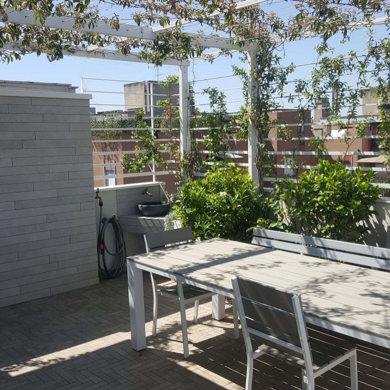 struttura esterna in metallo