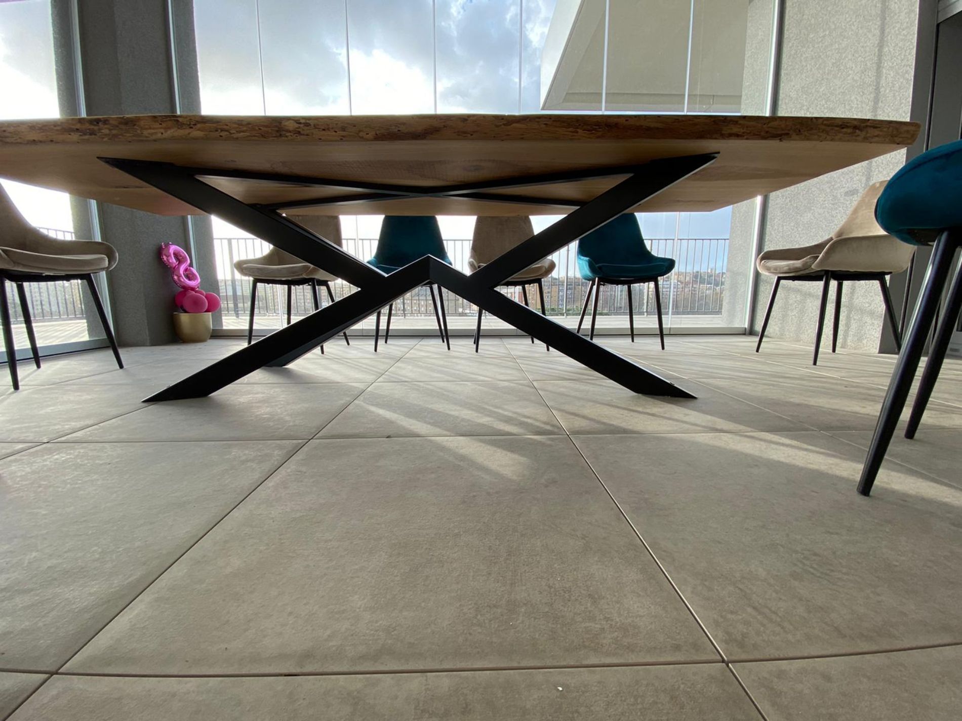 tavolo in vetro e metallo