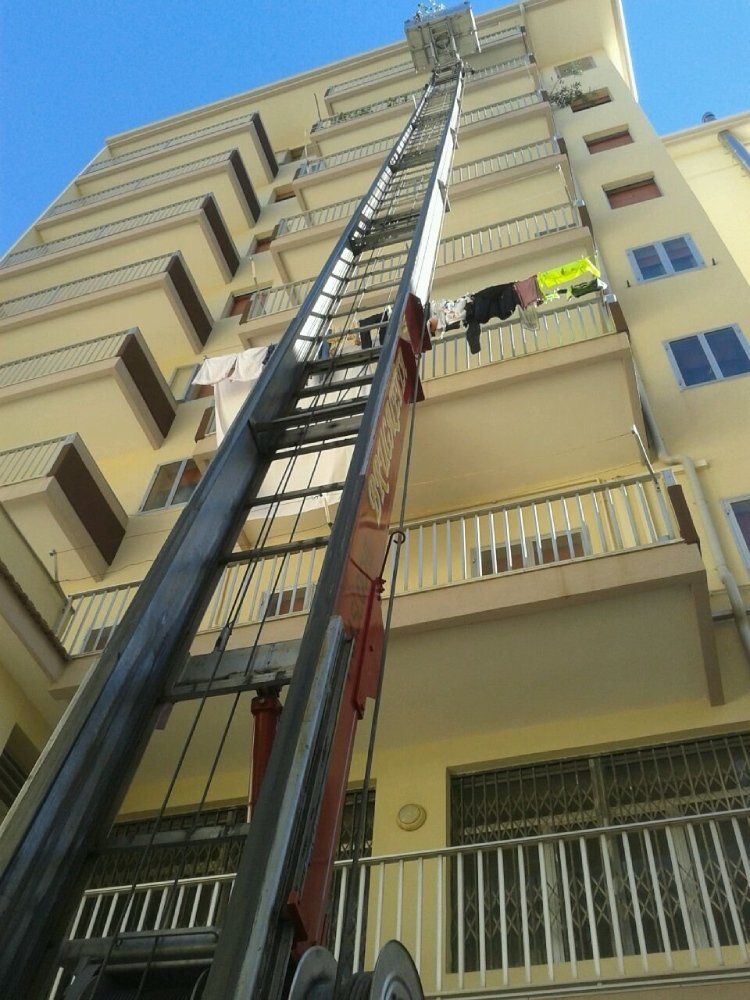 servizio traslochi con autoscala professionale