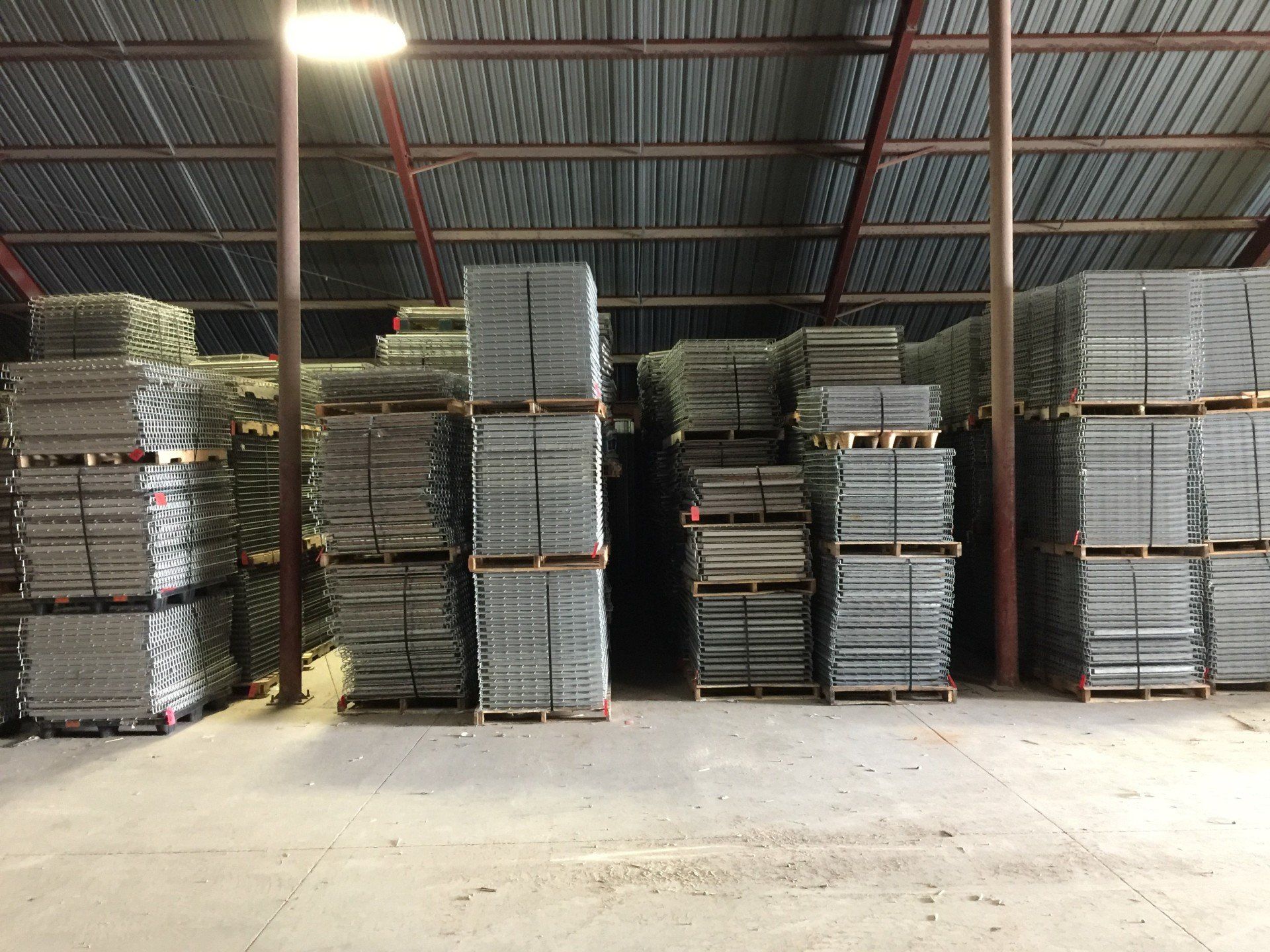 Large inventory of used pallet racking in stock - Image 7