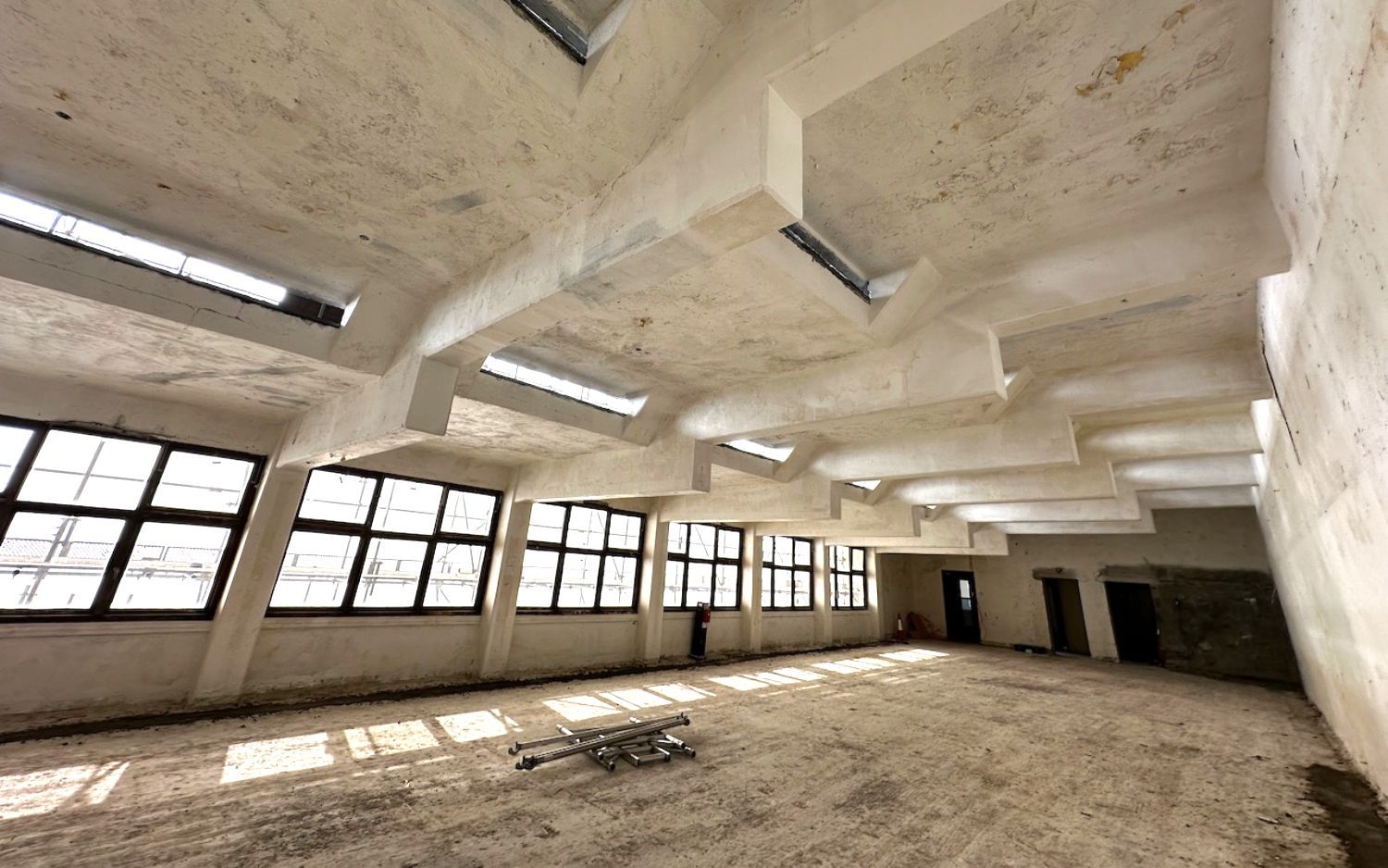 Art Deco building conservation at Tinside Lido