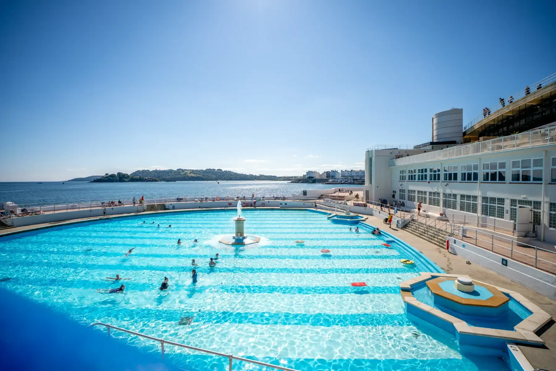 Tinside Lido on a sunny day