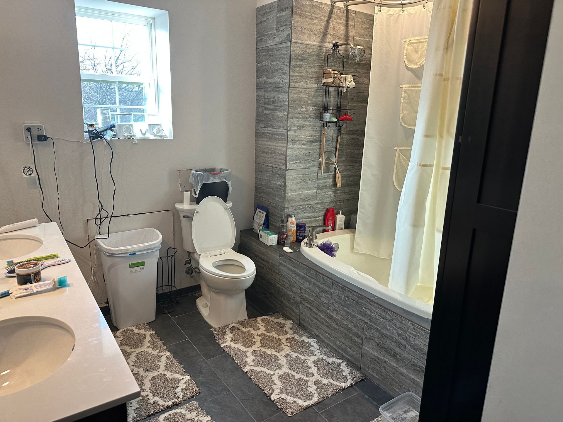 A bathroom with a toilet , sink and bathtub.