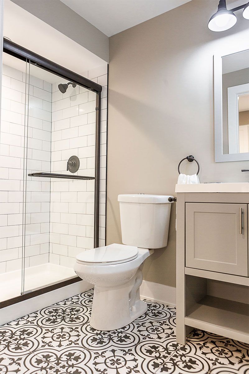 a bathroom with a toilet , sink and shower .