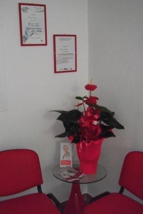 sala d'attesa di un centro audioprotesico