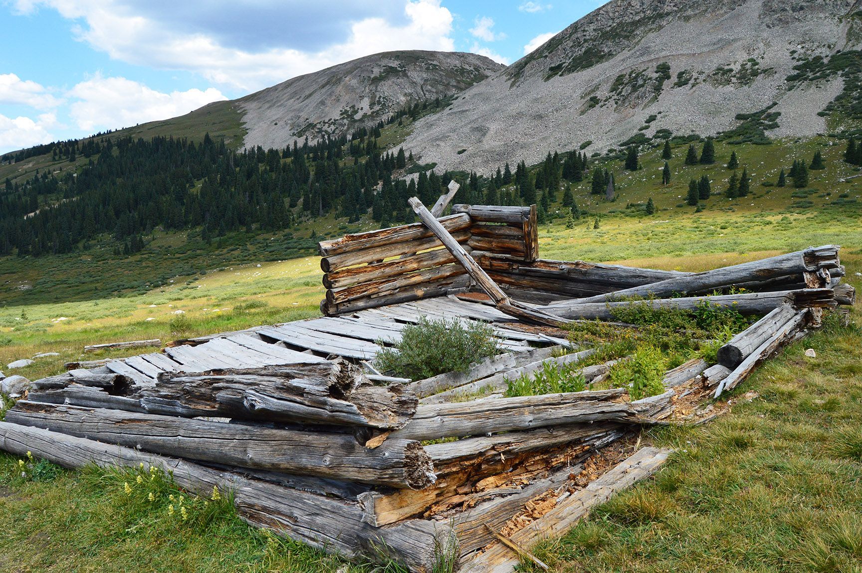 run down cabins, mining architecture, Mayflower Gulch, Gold Crest Mine