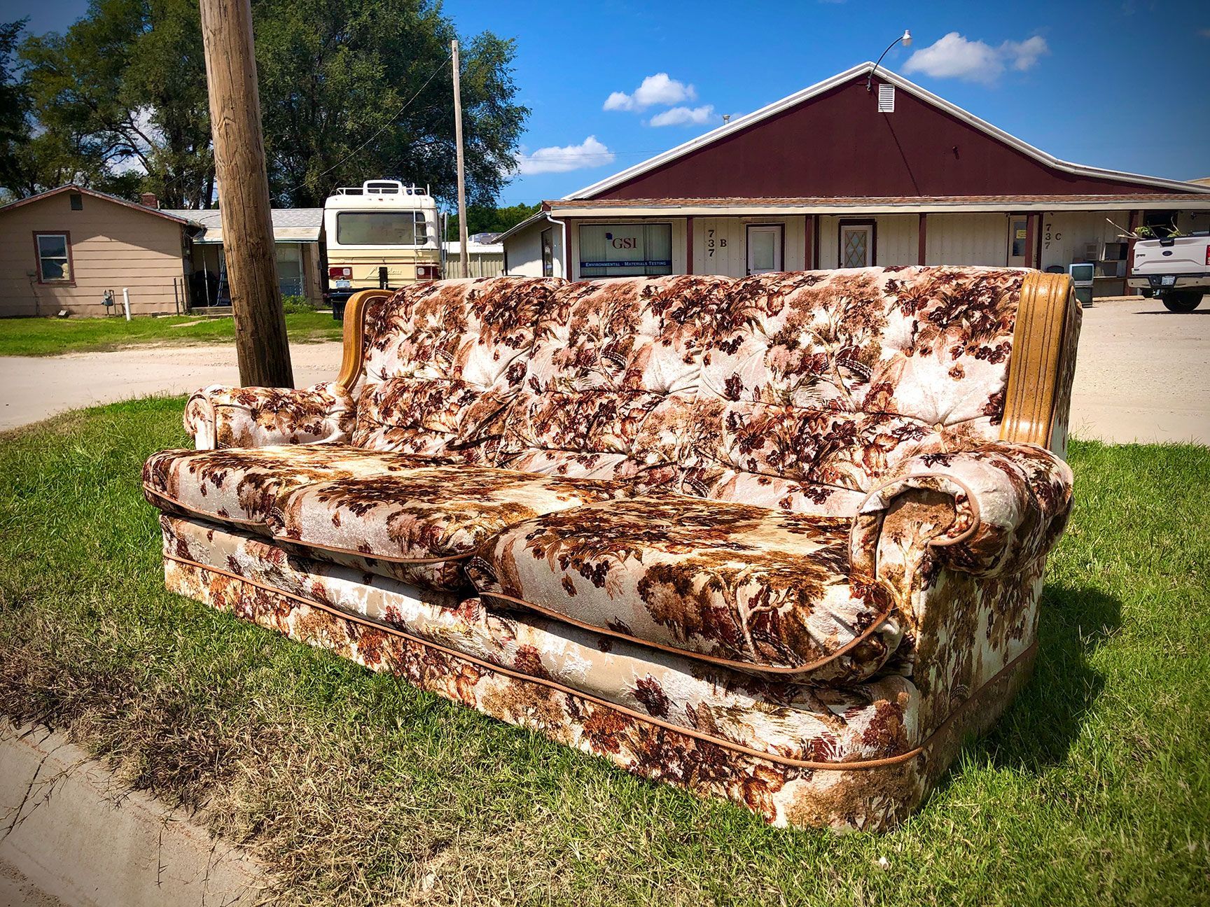 couch, free, Salina, Kansas, upholstered furniture