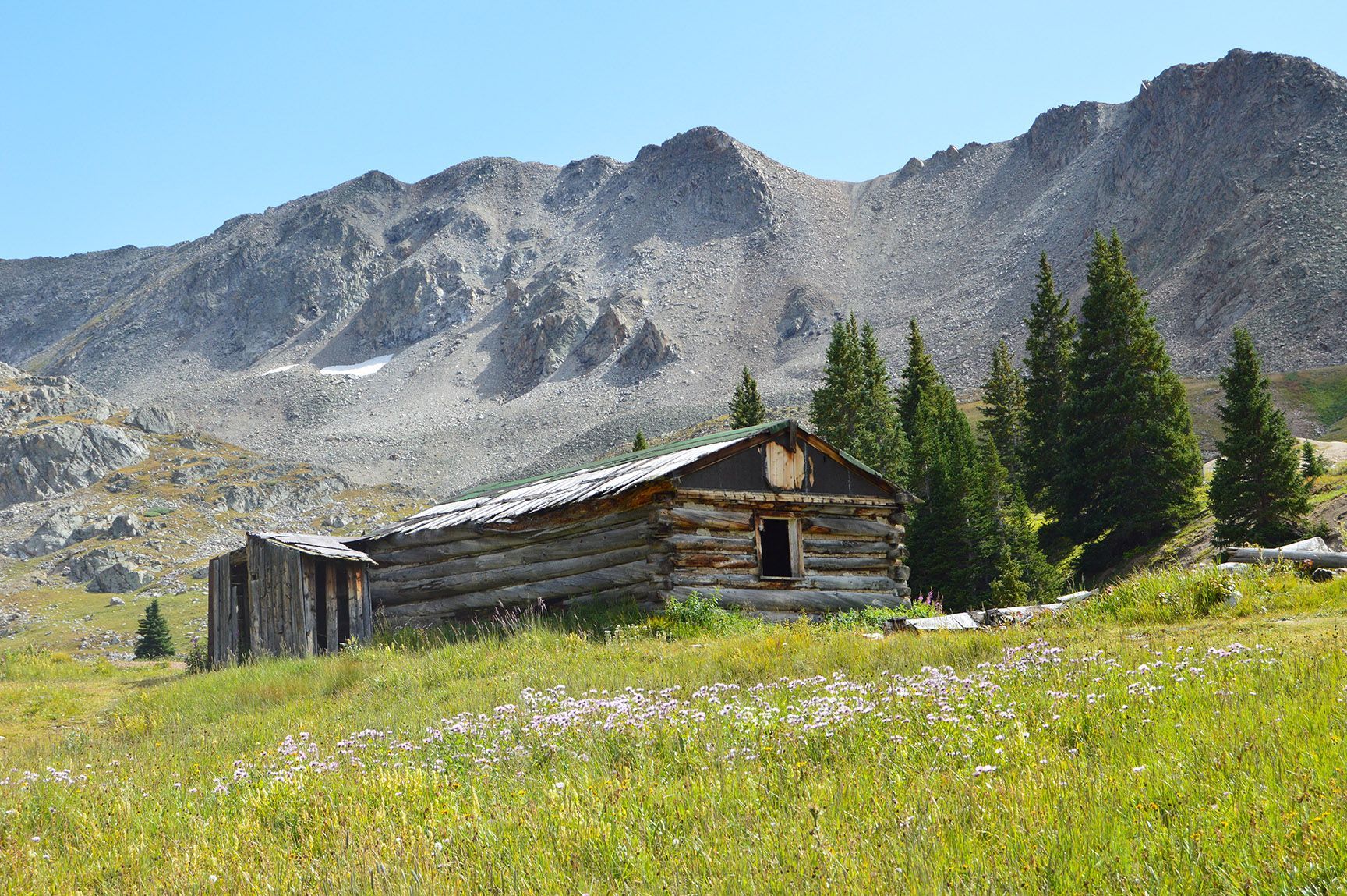 run down cabins, mining architecture, Mayflower Gulch, Gold Crest Mine