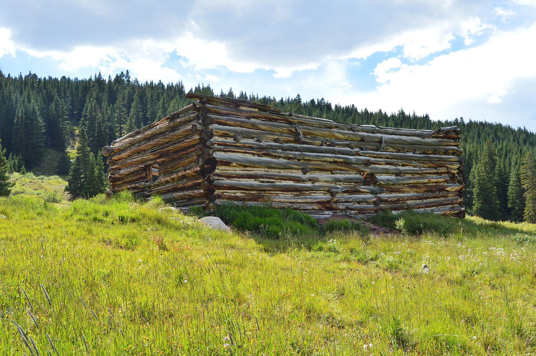 run down cabins, mining architecture, Mayflower Gulch, Gold Crest Mine