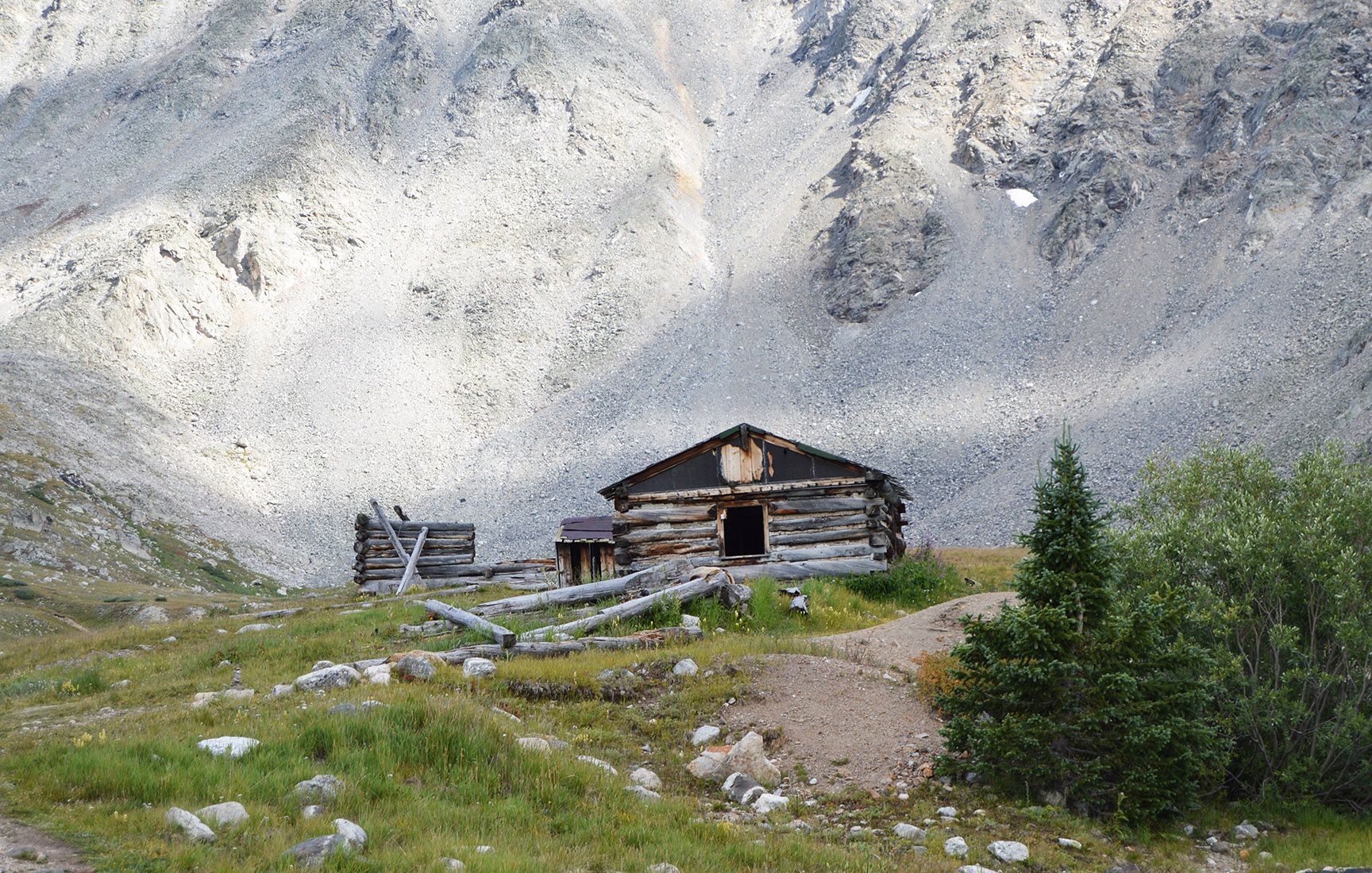 run down cabins, mining architecture, Mayflower Gulch, Gold Crest Mine