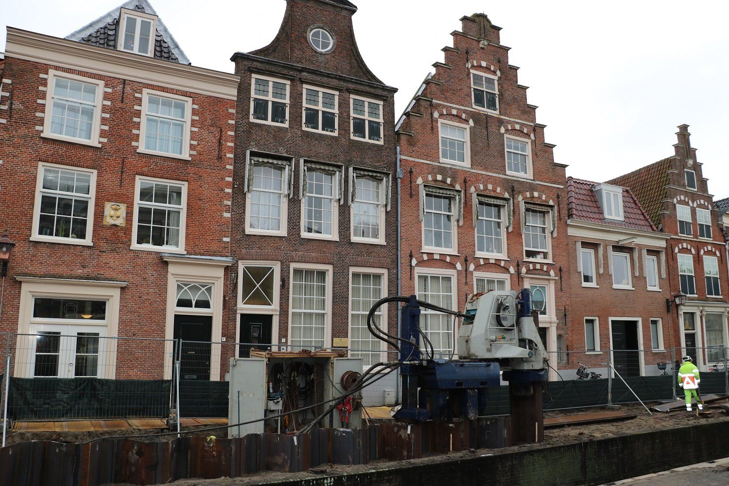 Damwand aanbrengen in historische binnenstad van Haarlem