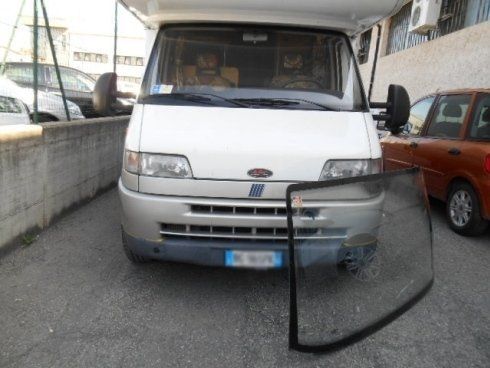 sostituzione vetri camper