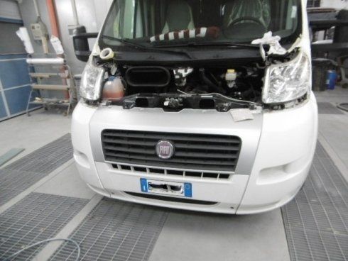 camper in fase di riparazione