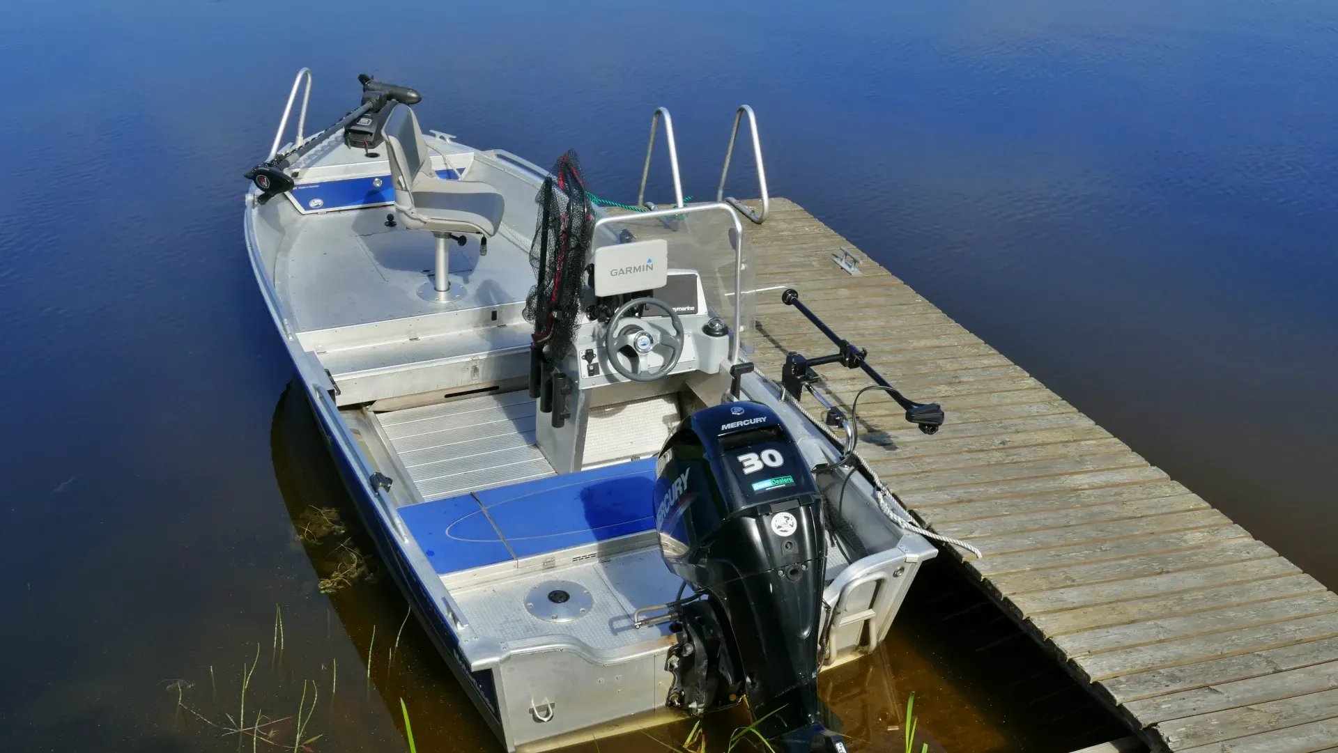 Linder 445 fishing boat