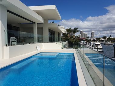 fully frameless pool fence