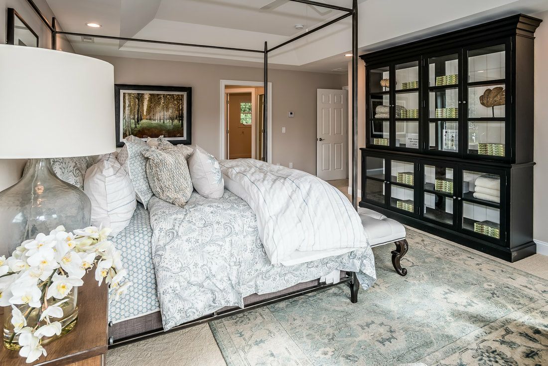 There is a canopy bed in the middle of the room.