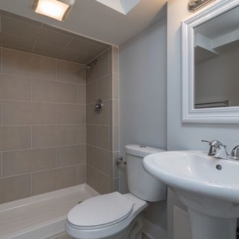 A bathroom with a toilet , sink and bathtub.