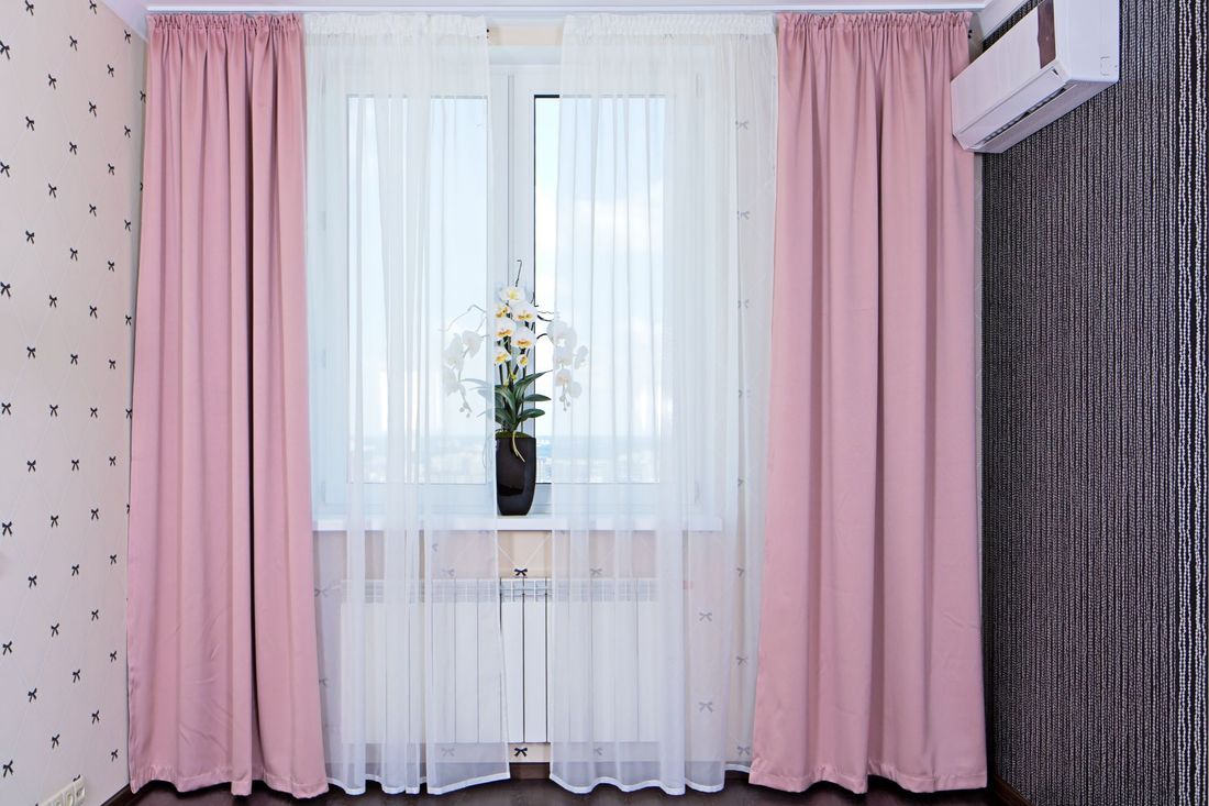 tenda per finestra rosa