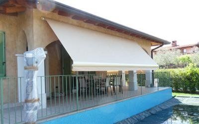 casa privata con tenda da sole