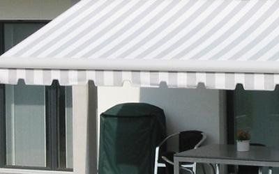 casa con tenda da sole