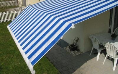 tenda da sole a strisce blu