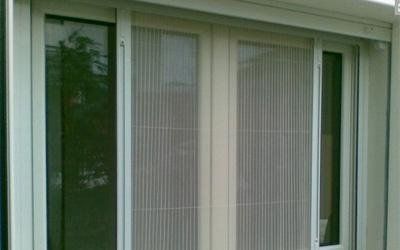 finestra con zanzariera scorrevole