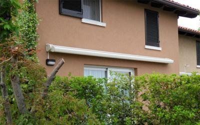 tenda da sole chiusa con braccio estensibile