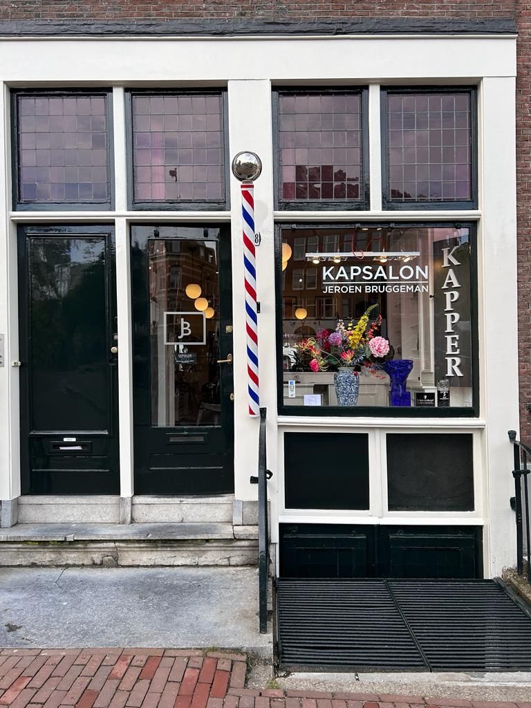 Plakletters op gevel Naambordenservice Amsterdam